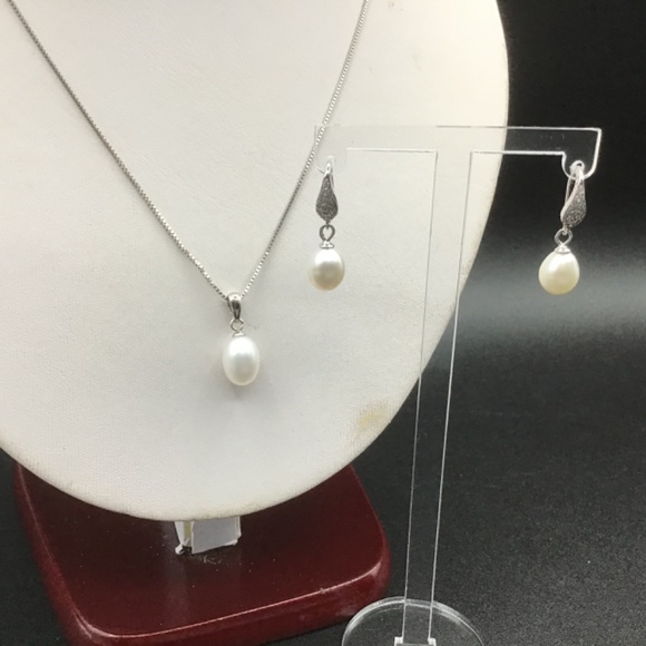 Vintage cultured White Pearls Sterling Silver Necklace and Earring marked  925 - Picture 2 of 7